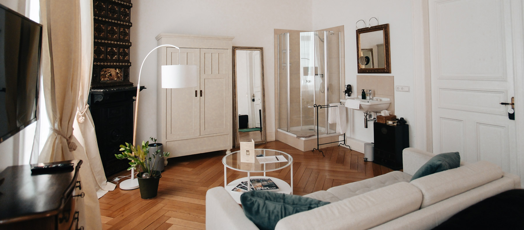 Zimmer 3 Deluxe, Gesamtansicht